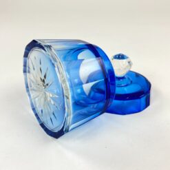 Melsvos spalvos stiklinis kosmetinis indelis su dangteliu 8,5×8,5×10 cm