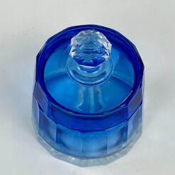 Melsvos spalvos stiklinis kosmetinis indelis su dangteliu 8,5×8,5×10 cm