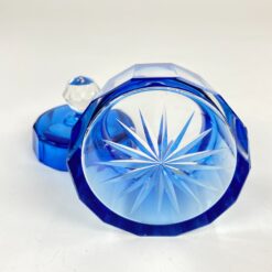 Melsvos spalvos stiklinis kosmetinis indelis su dangteliu 8,5×8,5×10 cm