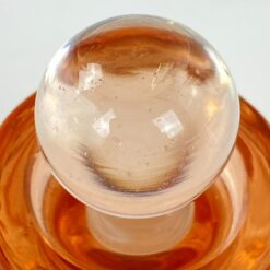 Stiklinis miniatiūrinis rožinės spalvos grafinas 11x11x13 cm