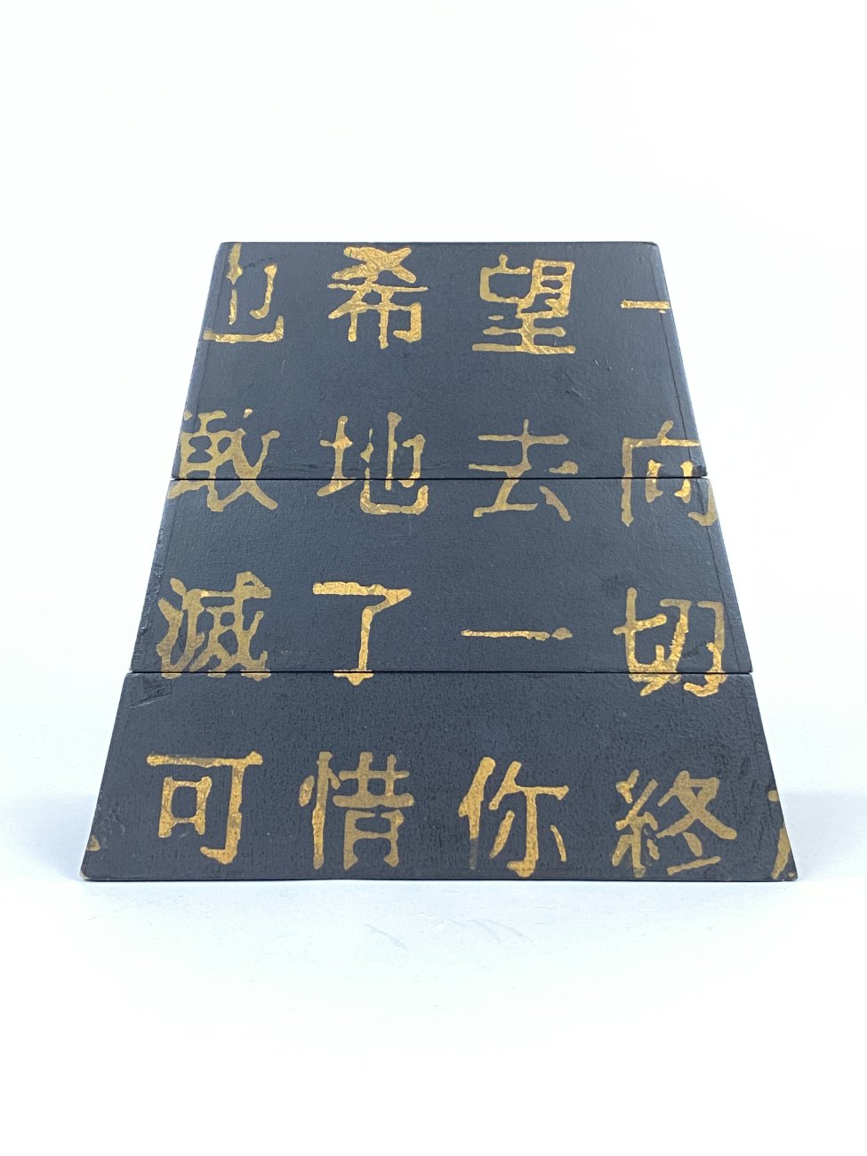 DN0154-dezutes-1 Piramidės formos rytietiška medinė dėžutė 12,5x24x22 cm