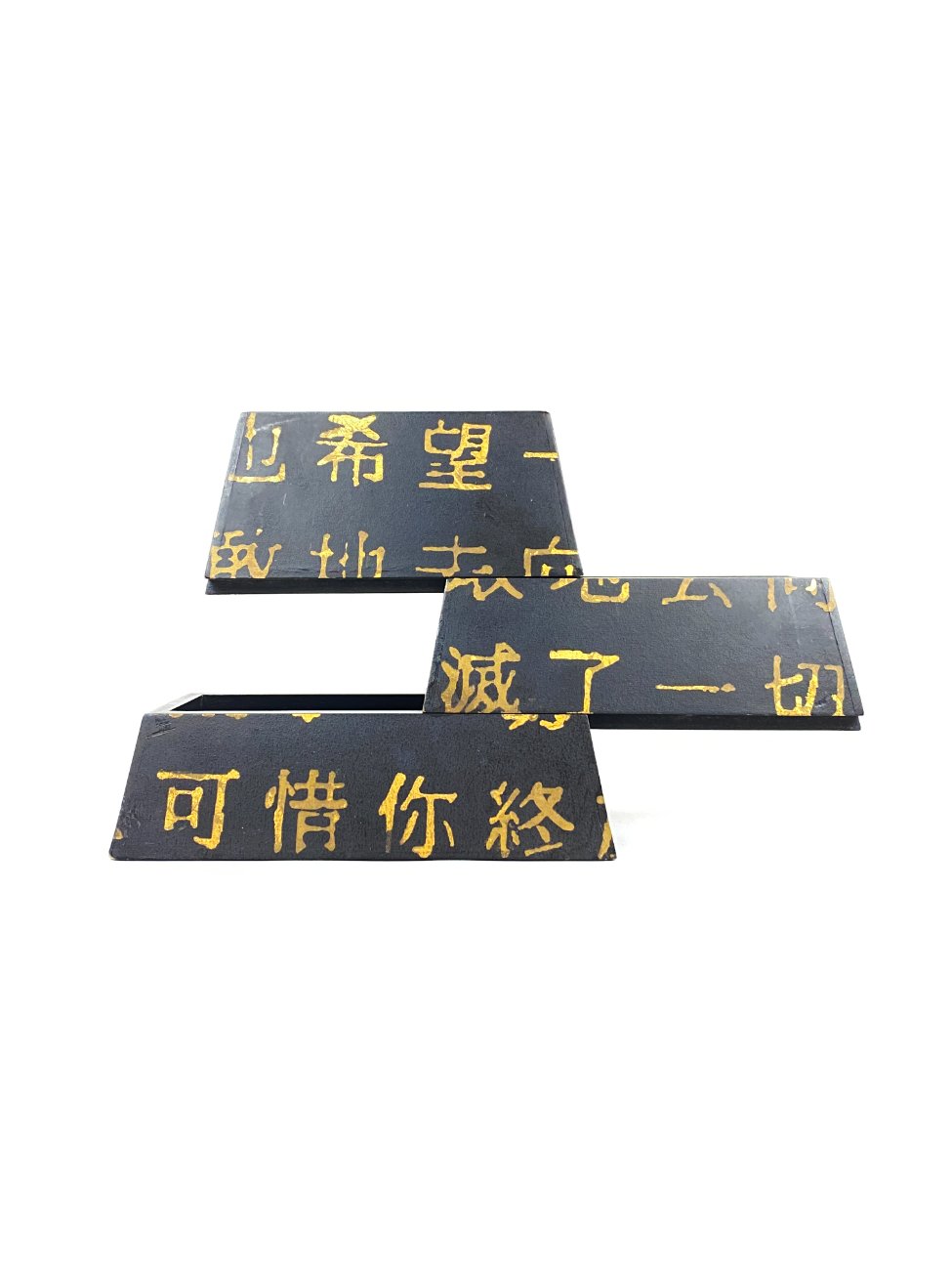 DN0154-dezutes-3 Piramidės formos rytietiška medinė dėžutė 12,5x24x22 cm