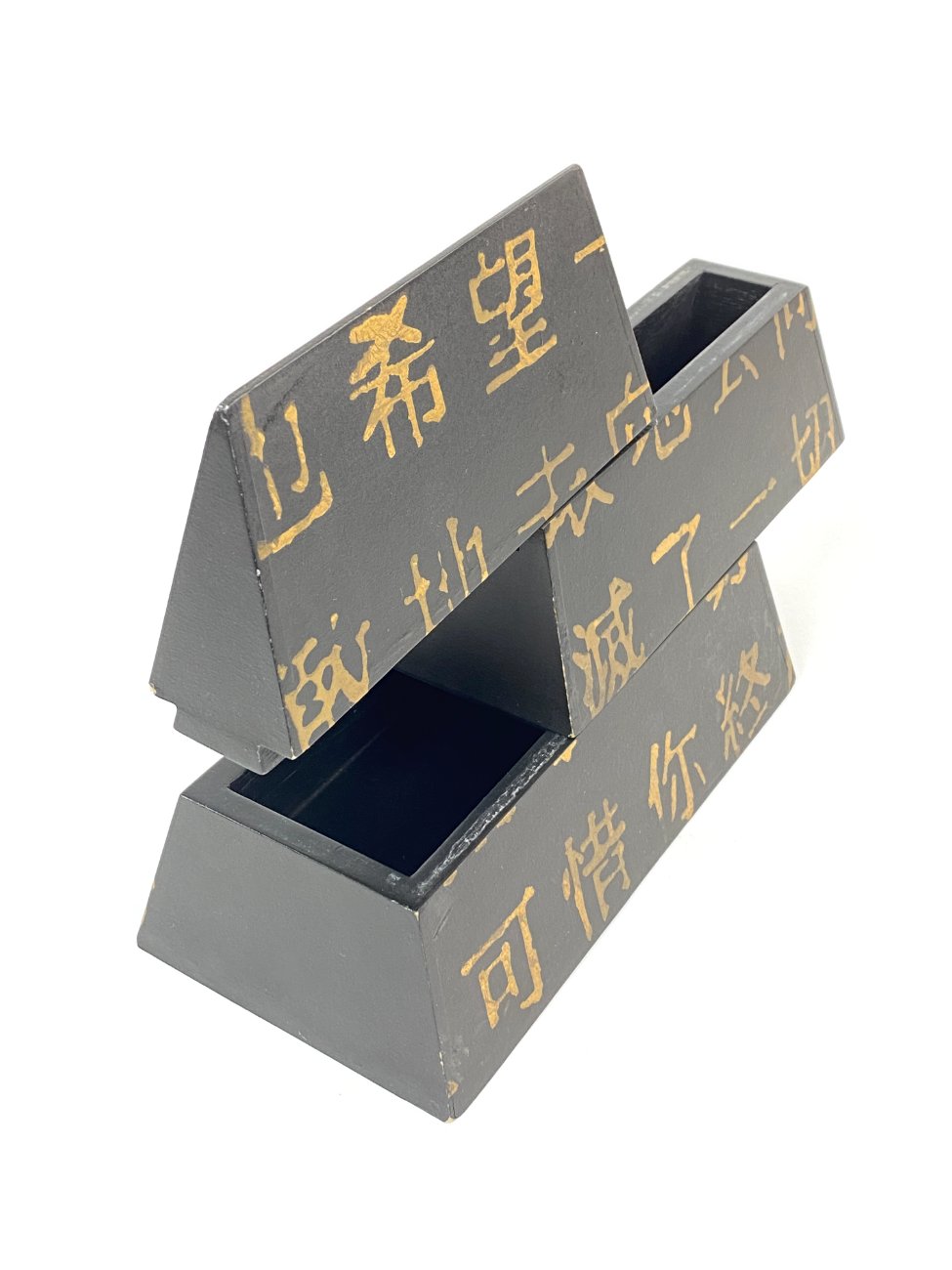 DN0154-dezutes-5 Piramidės formos rytietiška medinė dėžutė 12,5x24x22 cm