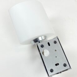 Chromuoto metalo sieninis šviestuvas baltu stiklo gaubtu 10,5x12x23,5 cm