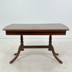 Raudonmedžio išskleidžiamas valgomojo stalas 80×130,5(+34)x76 cm