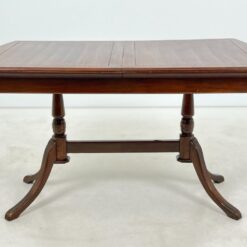 Raudonmedžio išskleidžiamas valgomojo stalas 80×130,5(+34)x76 cm