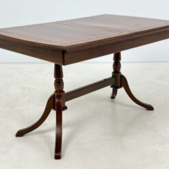 Raudonmedžio išskleidžiamas valgomojo stalas 80×130,5(+34)x76 cm