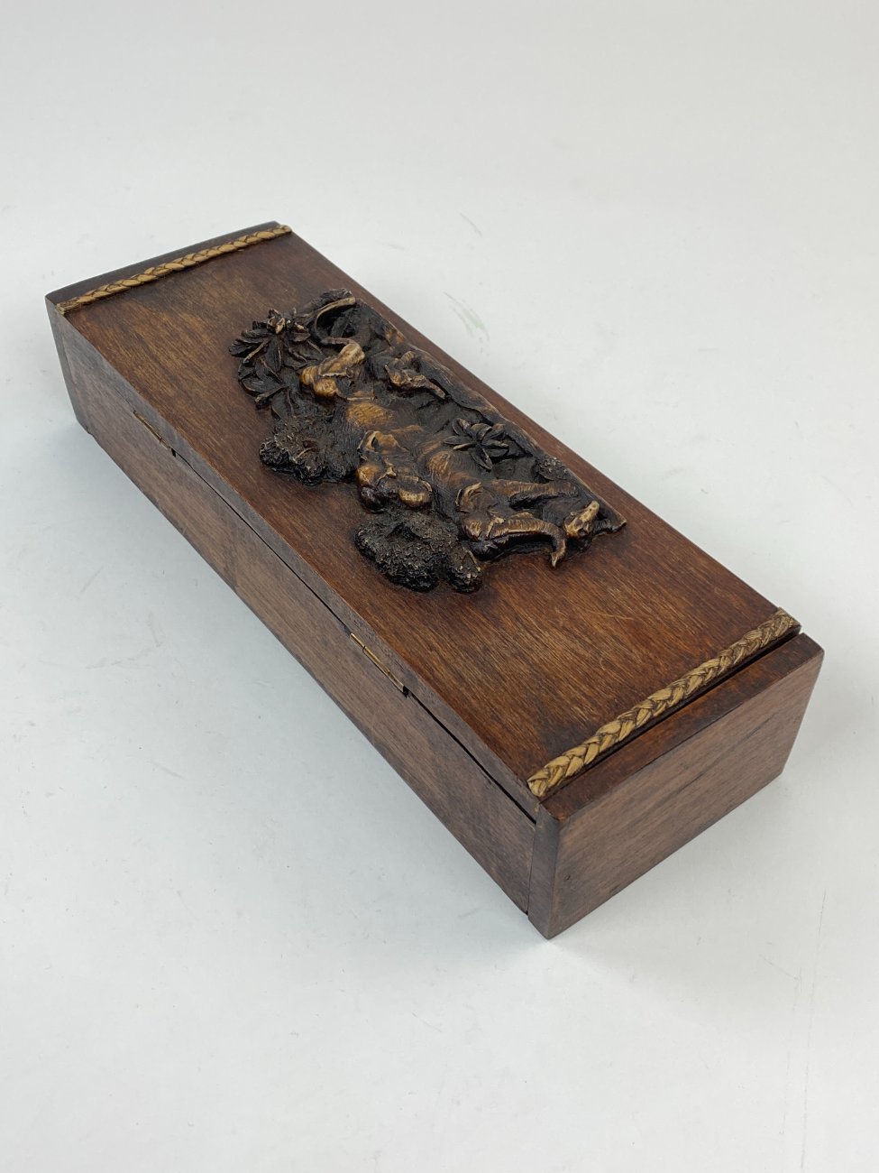 DN0159-dezutes-10 Medinė dėžutė su dramblių atvaizdu 10x29x7,5 cm