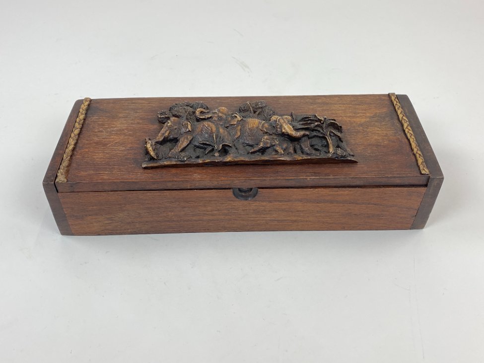 DN0159-dezutes-2 Medinė dėžutė su dramblių atvaizdu 10x29x7,5 cm