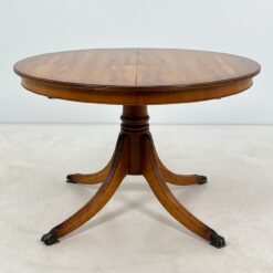 Apvalus riešutmedžio valgomojo stalas 110x110x73 cm