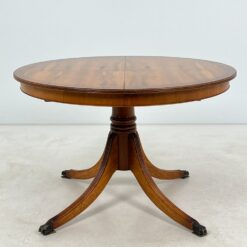 Apvalus riešutmedžio valgomojo stalas 110x110x73 cm