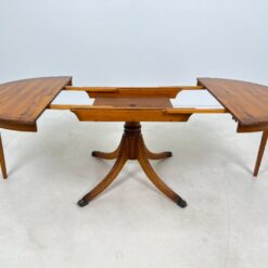 Apvalus riešutmedžio valgomojo stalas 110x110x73 cm