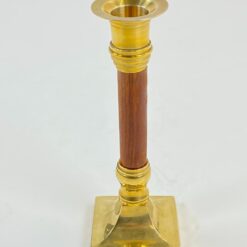 Žvakidė iš žalvario ir medžio 7x7x18,5 cm