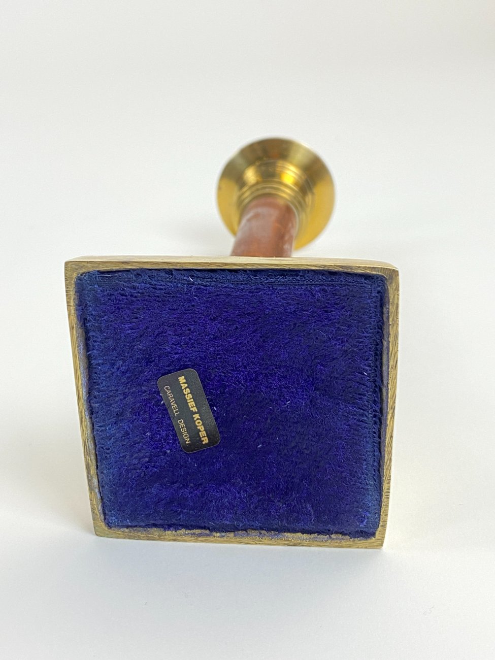 DN0164-zvakides-6 Žvakidė iš žalvario ir medžio 7x7x18,5 cm