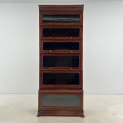 Raudonmedžio šešių dalių knygų spinta 43x86x210 cm