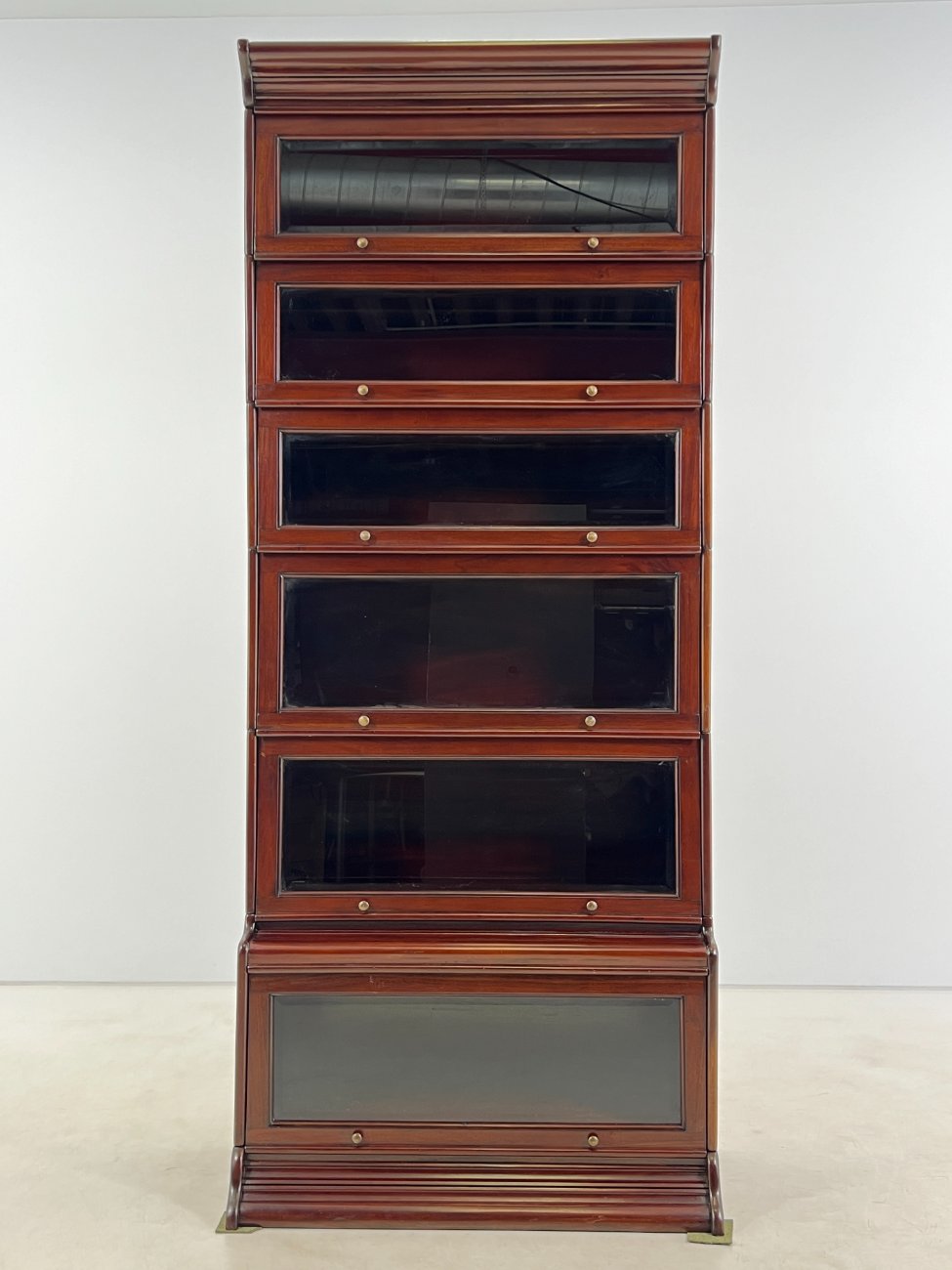 DN0166-knygu-baldai-1 Raudonmedžio šešių dalių knygų spinta 43x86x210 cm