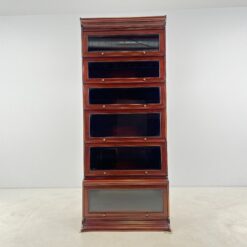 Raudonmedžio šešių dalių knygų spinta 43x86x210 cm