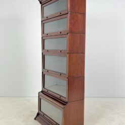 Raudonmedžio šešių dalių knygų spinta 43x86x210 cm