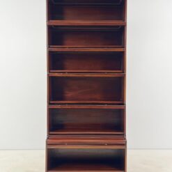 Raudonmedžio šešių dalių knygų spinta 43x86x210 cm