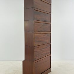 Raudonmedžio šešių dalių knygų spinta 43x86x210 cm