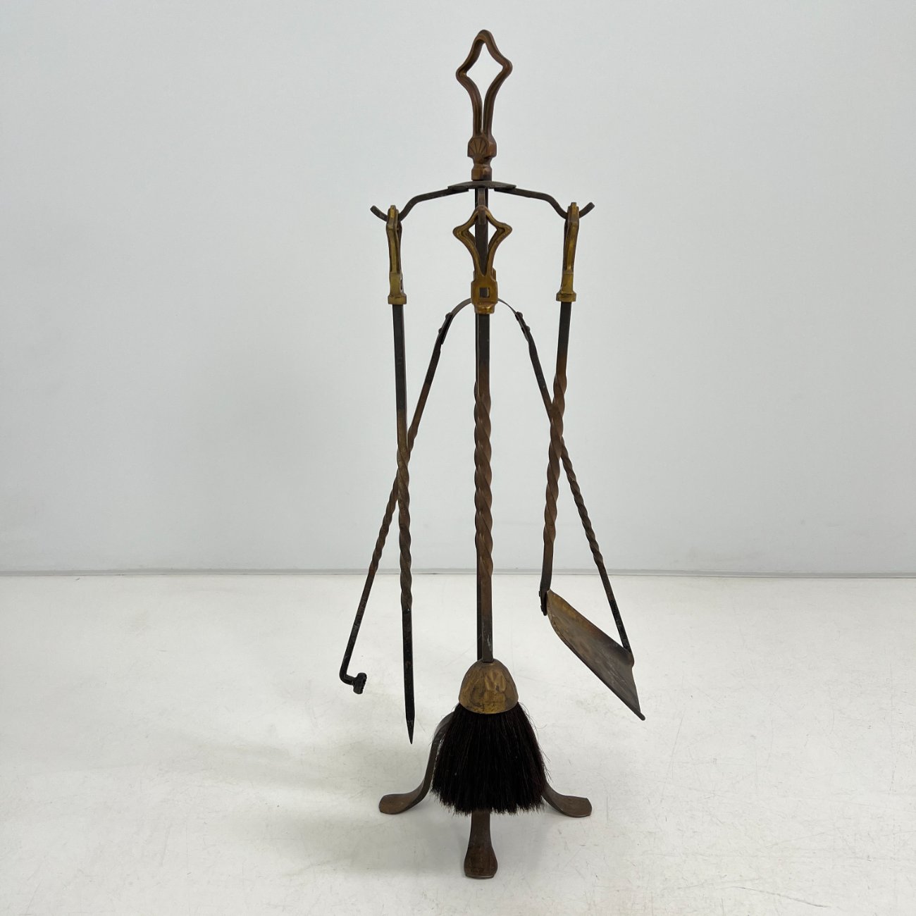 DN0167-zidiniai-krosneles-0 Židinio įrankių komplektas su stovu 36x23x81 cm