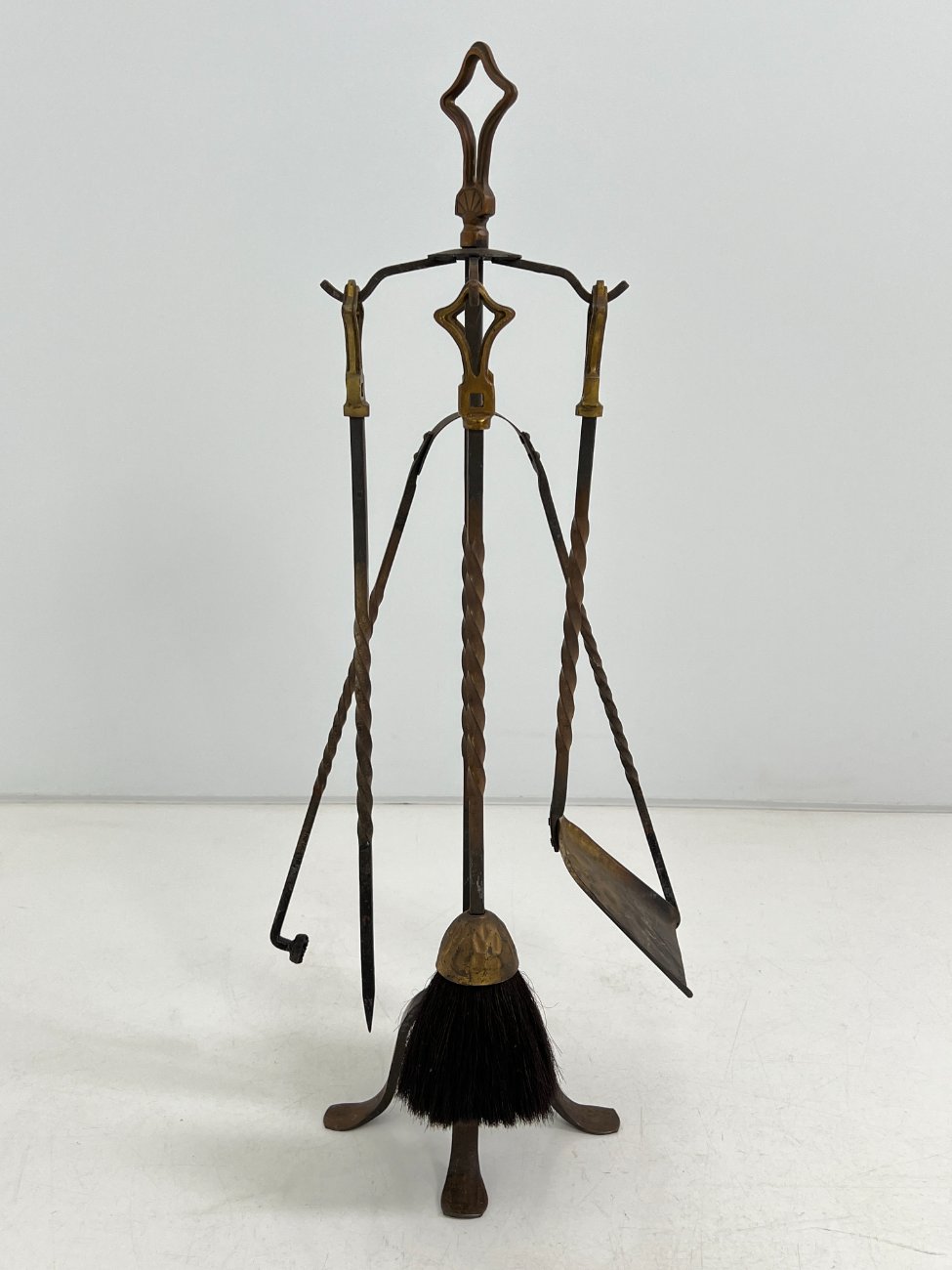 DN0167-zidiniai-krosneles-1 Židinio įrankių komplektas su stovu 36x23x81 cm