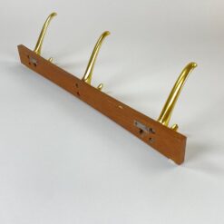 Medinė sieninė kabykla su trijais dvigubais žalvario kabliukais 9x52x14 cm