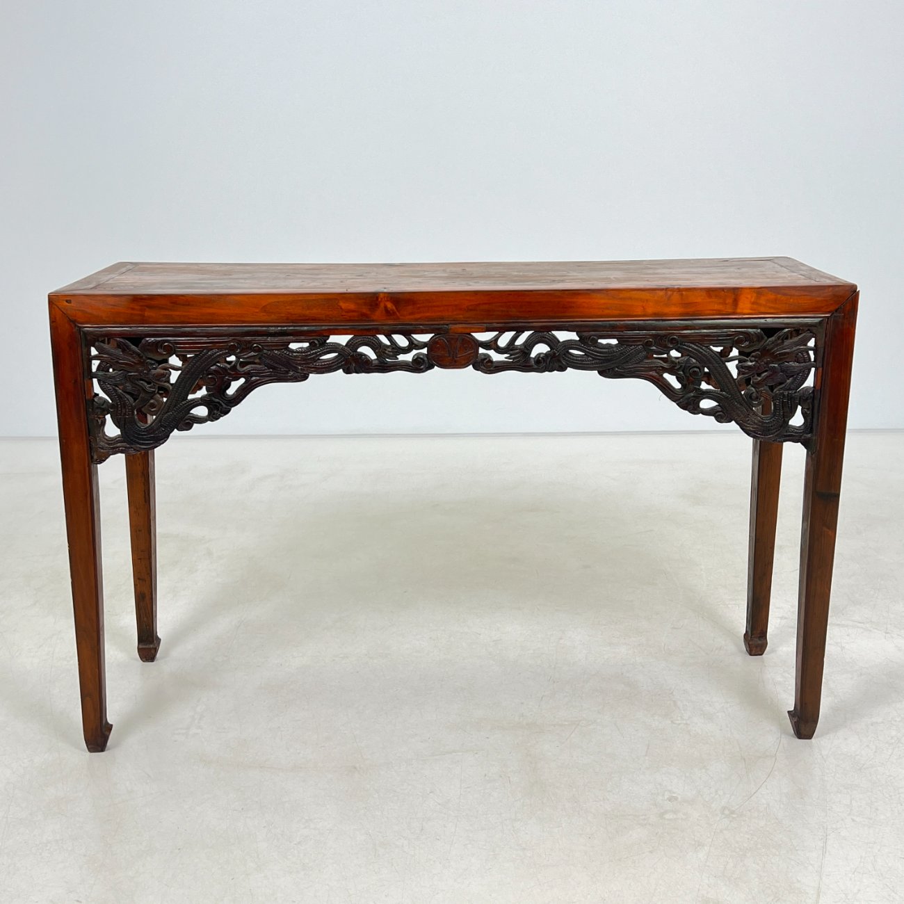 DN0179-stalai-0 Rytietiška medinė drožinėta konsolė 42×128,5×81 cm