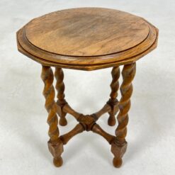 Ąžuolinis staliukas keturiomis tekintomis kojomis 36x36x43 cm