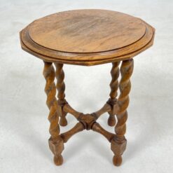 Ąžuolinis staliukas keturiomis tekintomis kojomis 36x36x43 cm