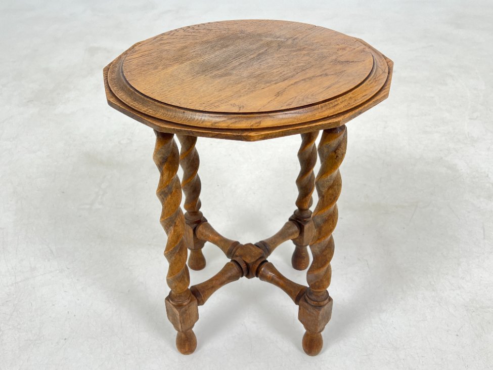 DN0180-stalai-2 Ąžuolinis staliukas keturiomis tekintomis kojomis 36x36x43 cm