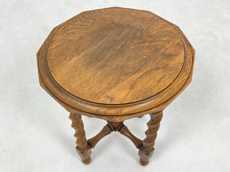 DN0180-stalai-5 Ąžuolinis staliukas keturiomis tekintomis kojomis 36x36x43 cm