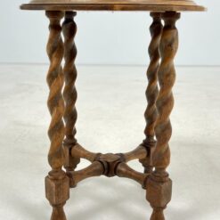 Ąžuolinis staliukas keturiomis tekintomis kojomis 36x36x43 cm