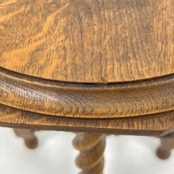 Ąžuolinis staliukas keturiomis tekintomis kojomis 36x36x43 cm