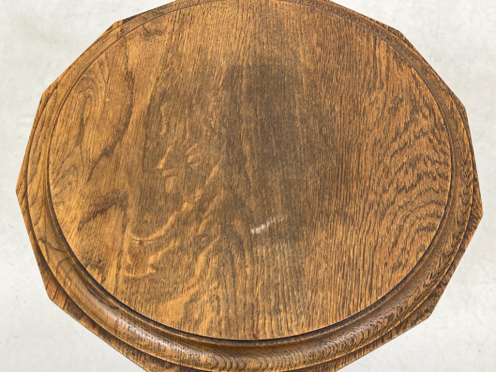 DN0180-stalai-8 Ąžuolinis staliukas keturiomis tekintomis kojomis 36x36x43 cm