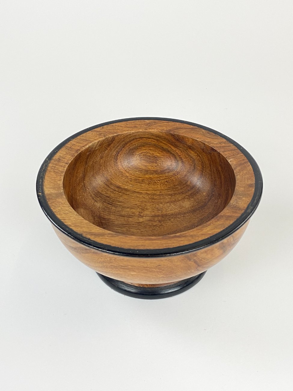 DN0182-kiti-indai-1 Apvalus medinis dubuo juodos spalvos apvadais 20x20x10,5 cm