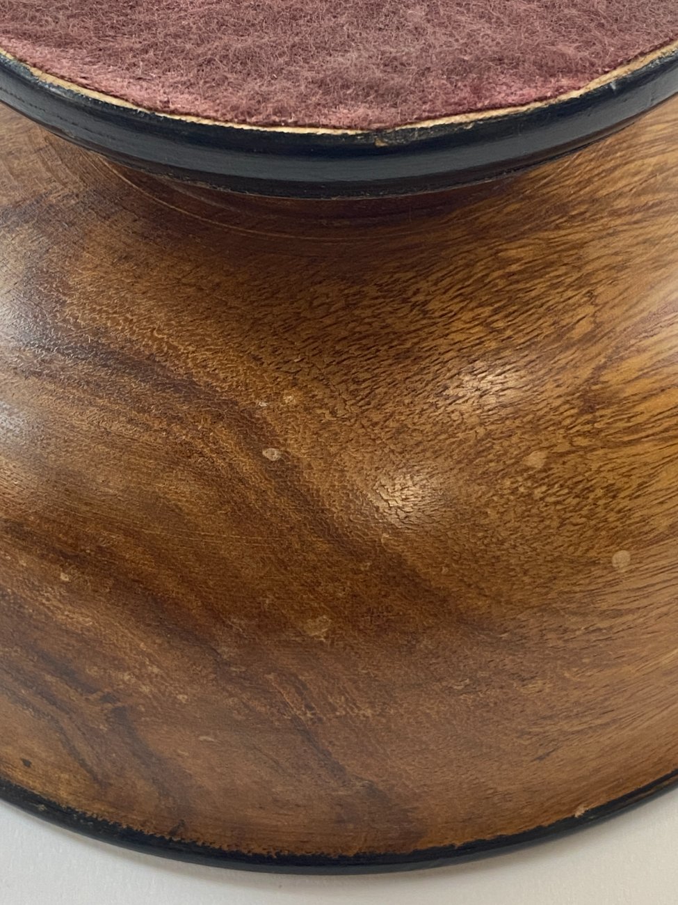 DN0182-kiti-indai-10 Apvalus medinis dubuo juodos spalvos apvadais 20x20x10,5 cm