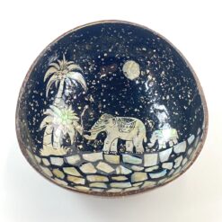 Perlamutru inkrustuotas dubuo iš kokoso kevalo 15,5x15,5x6 cm