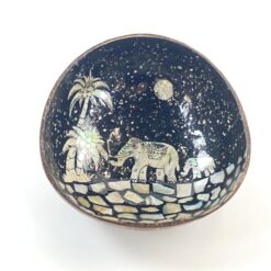 Perlamutru inkrustuotas dubuo iš kokoso kevalo 15,5×15,5×6 cm