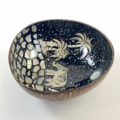 Perlamutru inkrustuotas dubuo iš kokoso kevalo 15,5×15,5×6 cm