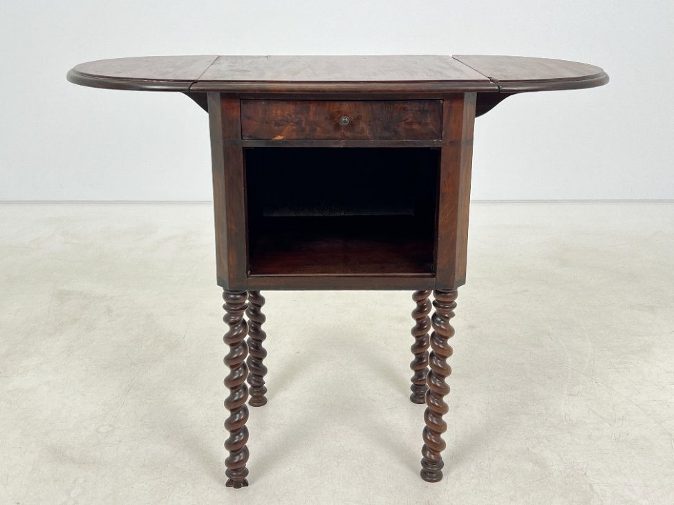 DN0187-spinteles-1 Raudonmedžio spintelė pakeliamais šonais 42×45(+2×23)x71,5 cm