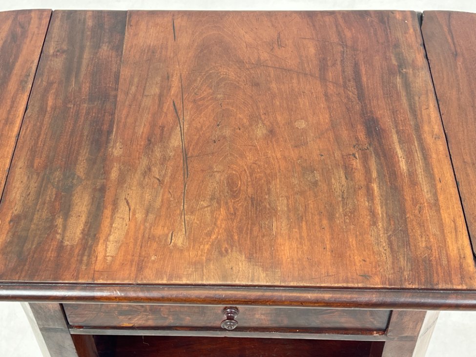 DN0187-spinteles-11 Raudonmedžio spintelė pakeliamais šonais 42×45(+2×23)x71,5 cm