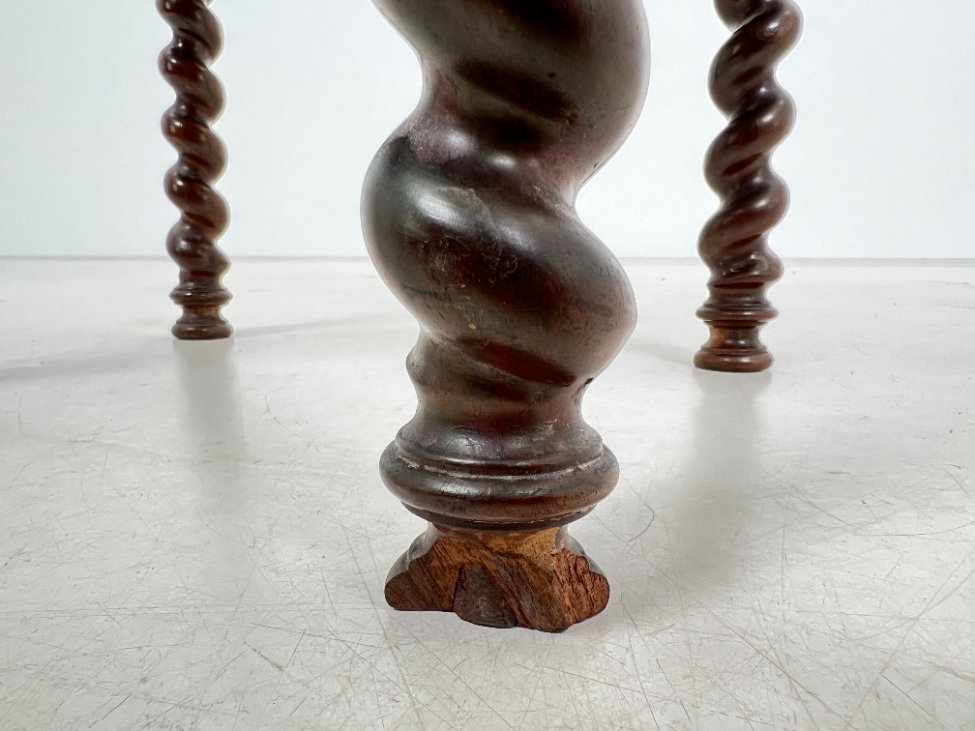 DN0187-spinteles-17 Raudonmedžio spintelė pakeliamais šonais 42×45(+2×23)x71,5 cm