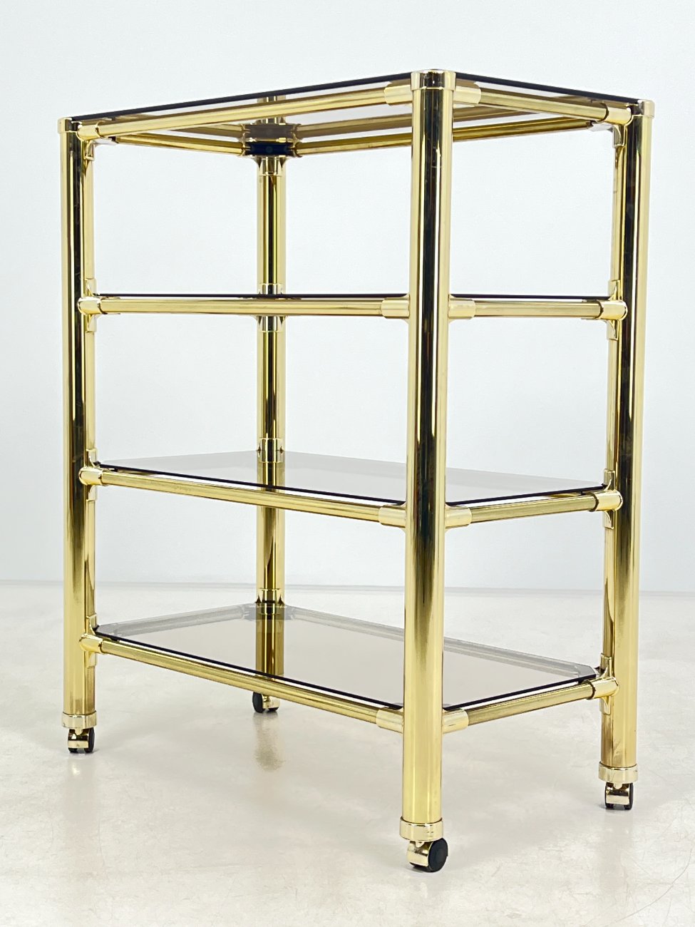 DN0190-lentynos-4 Metalinio rėmo lentyna su stiklo lentynomis ir ratukais 48x83x101 cm