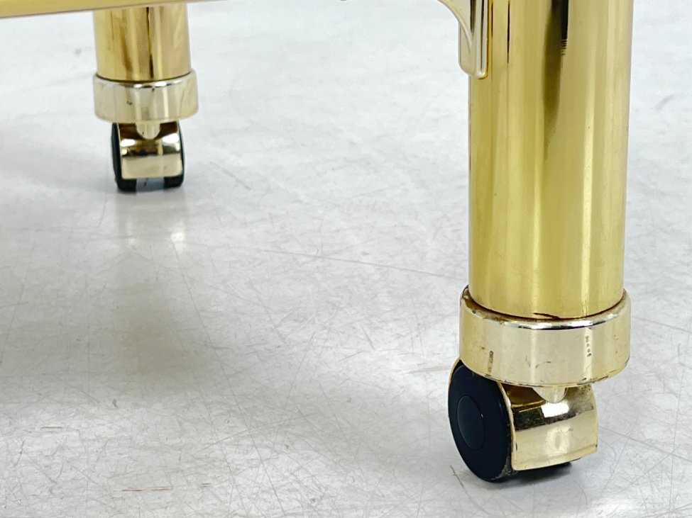 DN0190-lentynos-7 Metalinio rėmo lentyna su stiklo lentynomis ir ratukais 48x83x101 cm