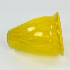 Geltono stiklo vaza 17x17x20 cm