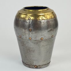 Dekoratyvinė vaza iš metalo ir žalvario su vario varžtais 16x16x23,5 cm