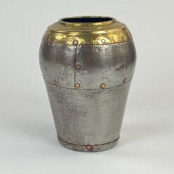Dekoratyvinė vaza iš metalo ir žalvario su vario varžtais 16x16x23,5 cm