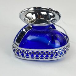 Mėlyno stiklo širdies formos indas metalo stove su rankena 15×12,5×9,5 cm