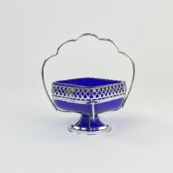 Kvadratinis mėlyno stiklo indas metalo stove su rankena 11,5x14x14,5 cm